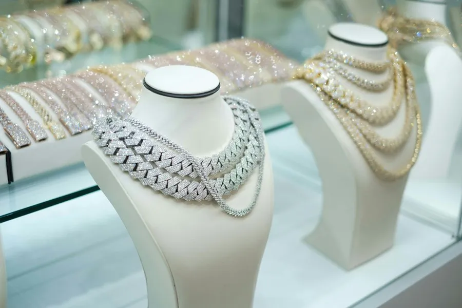 Photo rare jewelry mistakes
